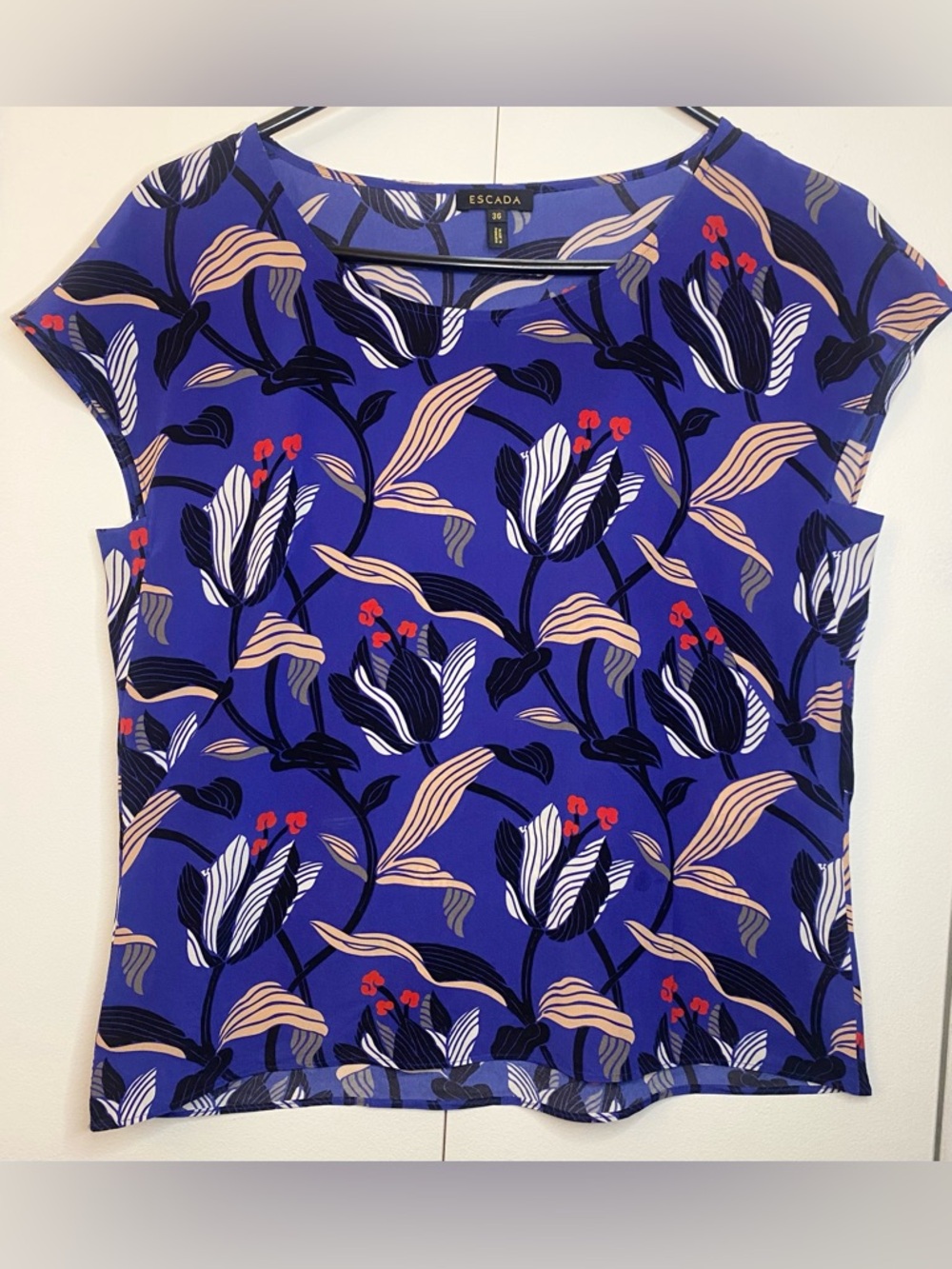 Escada Short Sleeve Blouse (Size 36) 💯Silk Ptp19"